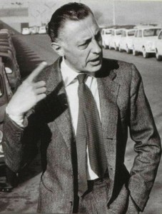 Gianni Agnelli s nevázaně uvázanou kravatou