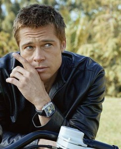 Brad Pitt con il modello attuale di TAG Heuer Monaco